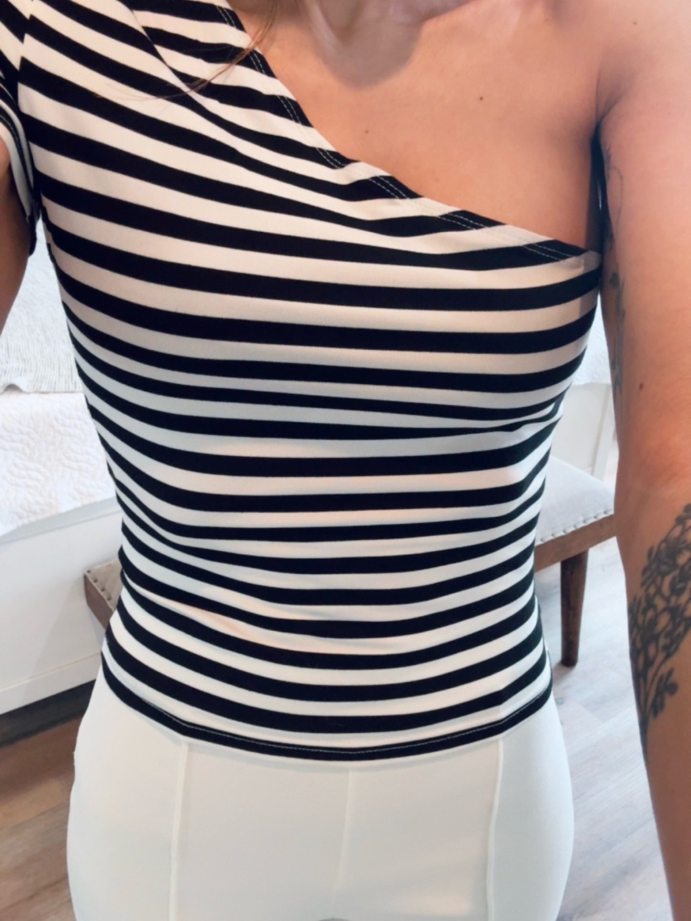 SHEIN Black & White One-Shoulder Striped Crop Top - Picture 5 of 8